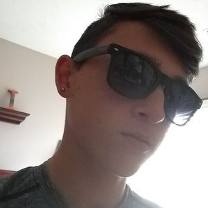 Meet your Posher, Ari